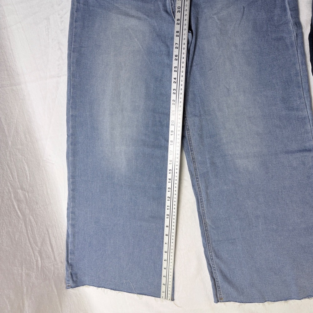 Cupshe Jeans Wide Leg Light Wash Blue Raw Hem Size Medium - Picture 9 of 10